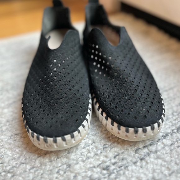 Isle Jacobsen Tulip Black Slip On Women’s Loafer Shoes - Picture 8 of 11